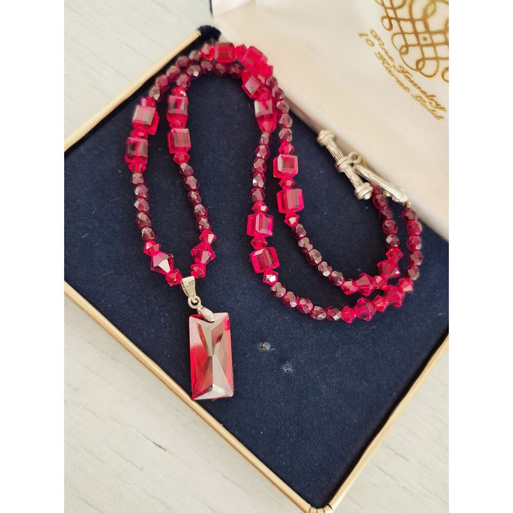 Vintage Red Geometric Glass Bead Choker Necklace with Toggle Clasp